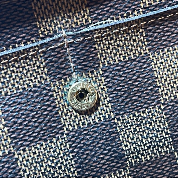 11046 Louis Damier Long Wallet in good condition, Snap not working Easy fix!! - Picture 11 of 16